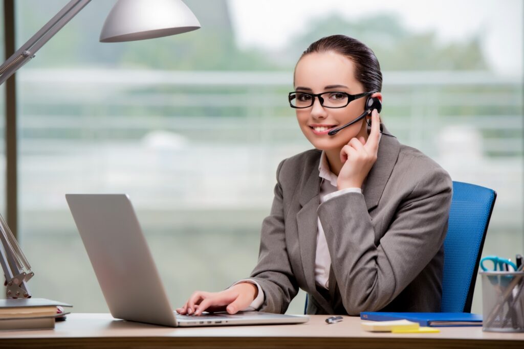 Why Outsourcing Virtual Assistants Will Dominate in 2025